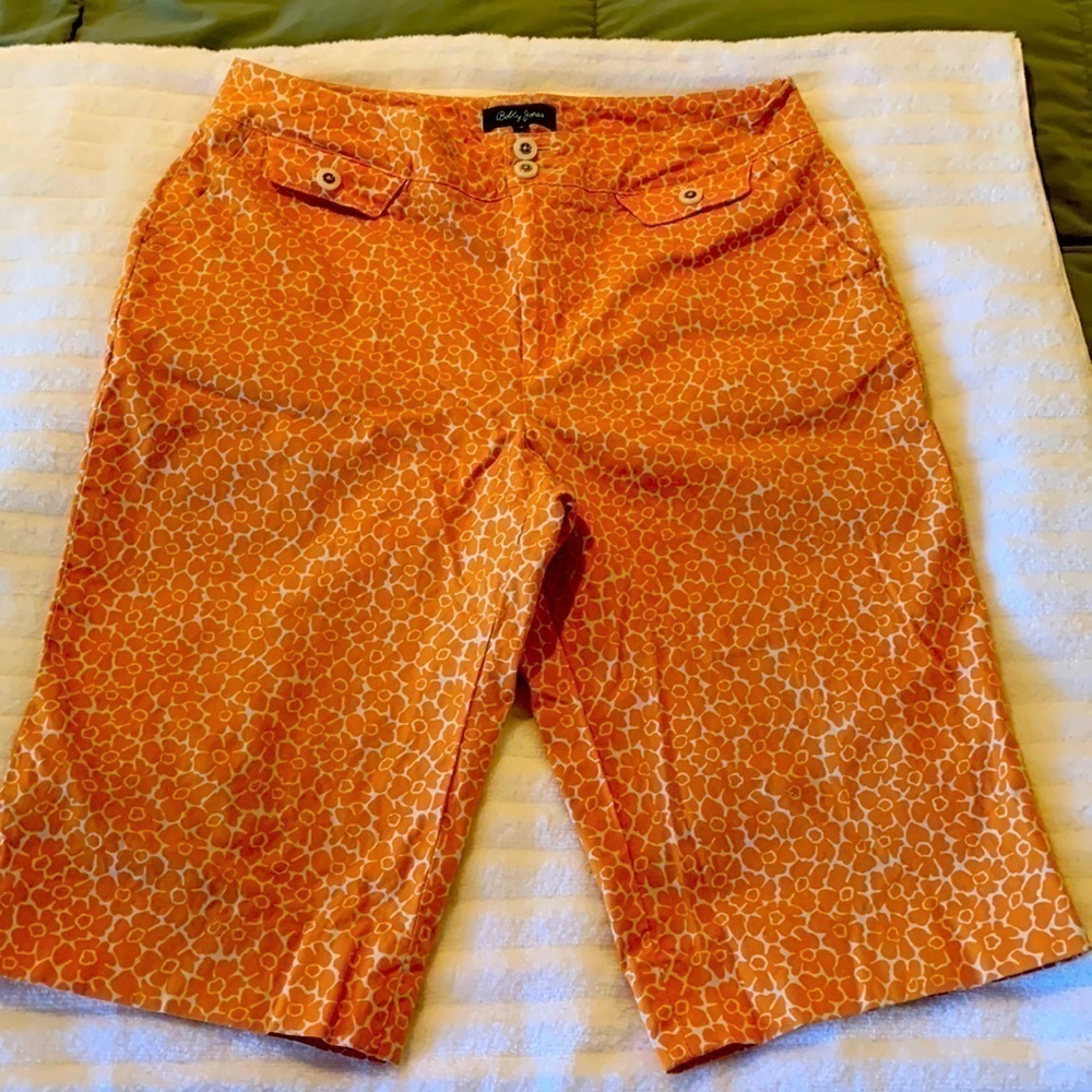 Bobby Jones Womens CottonLight Orange Floral Capris. Size 10. Great Shape. Cute!